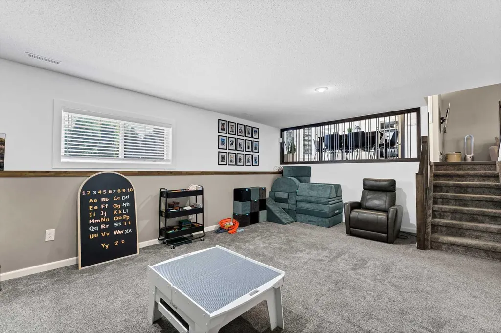 884 Ross Glen Drive SE Medicine Hat AB T1B 3W7
