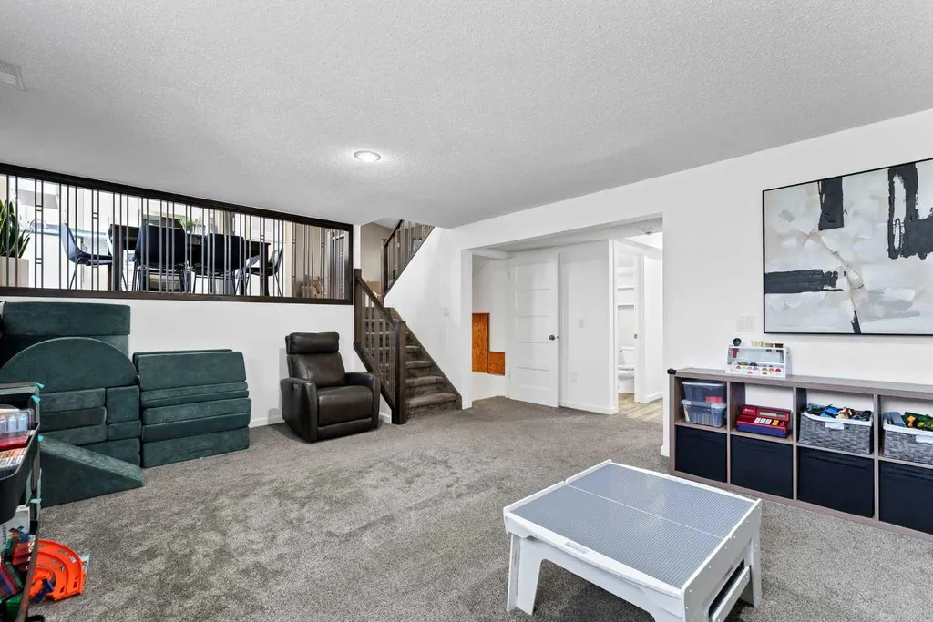 884 Ross Glen Drive SE Medicine Hat AB T1B 3W7