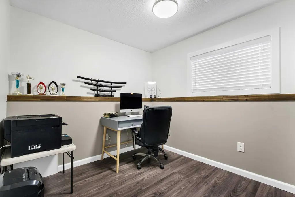 884 Ross Glen Drive SE Medicine Hat AB T1B 3W7