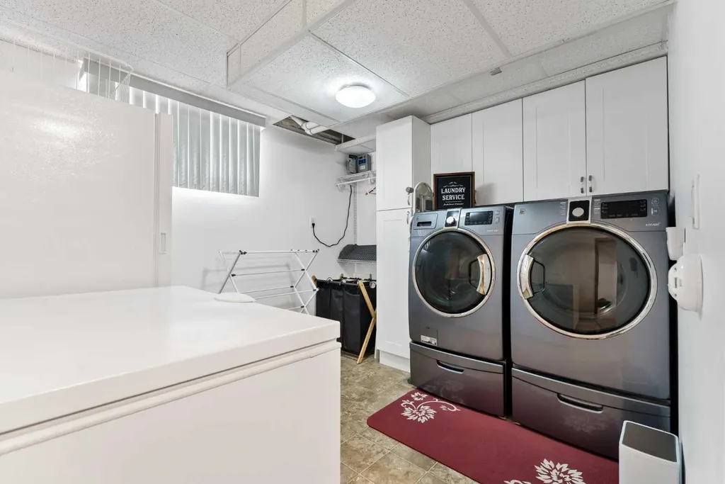 884 Ross Glen Drive SE Medicine Hat AB T1B 3W7