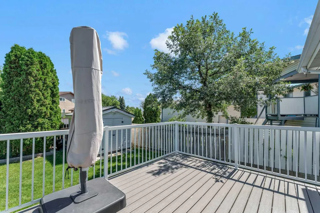 884 Ross Glen Drive SE Medicine Hat AB T1B 3W7