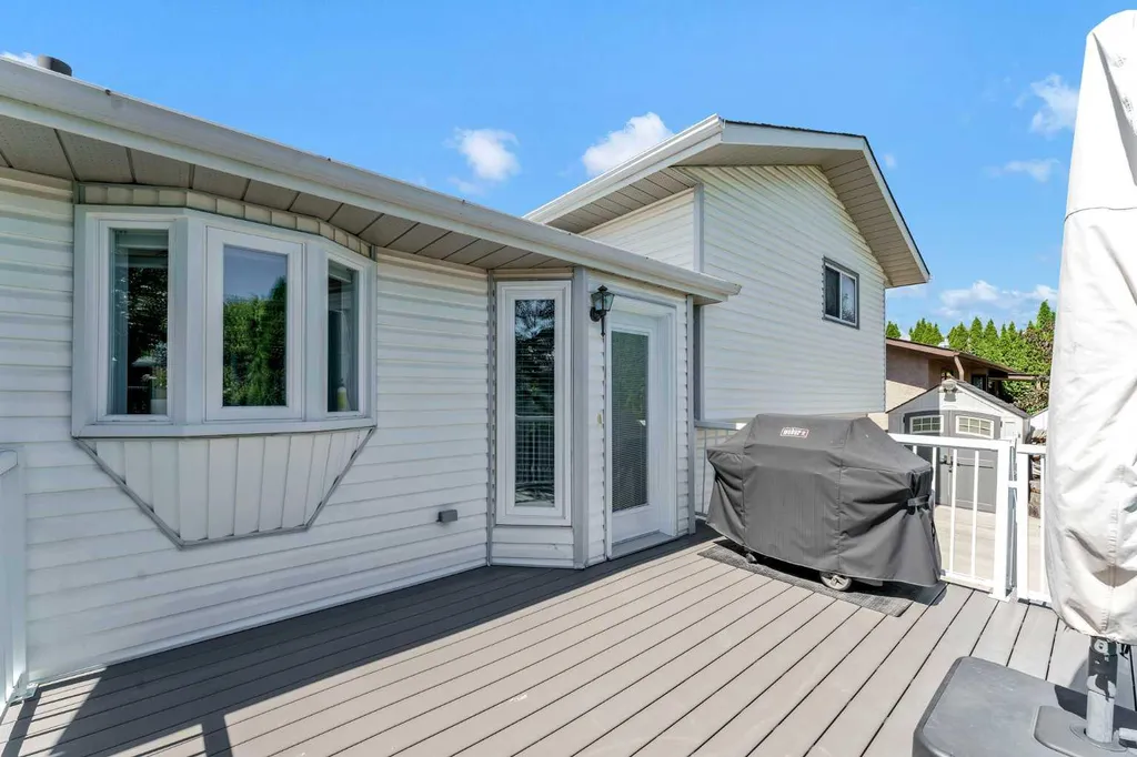884 Ross Glen Drive SE Medicine Hat AB T1B 3W7