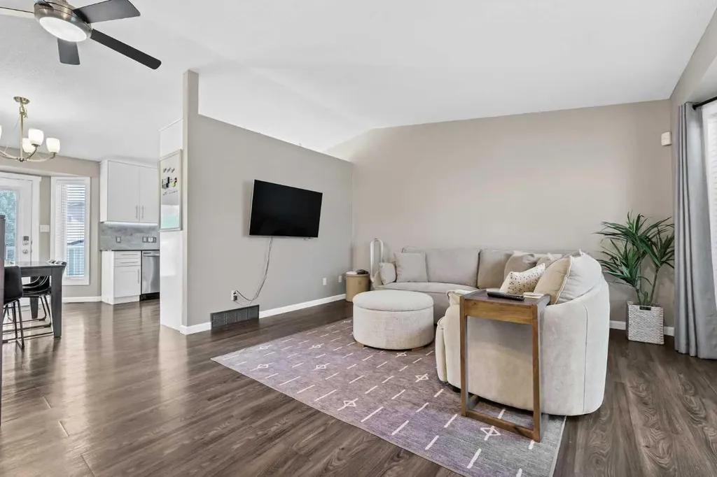 884 Ross Glen Drive SE Medicine Hat AB T1B 3W7