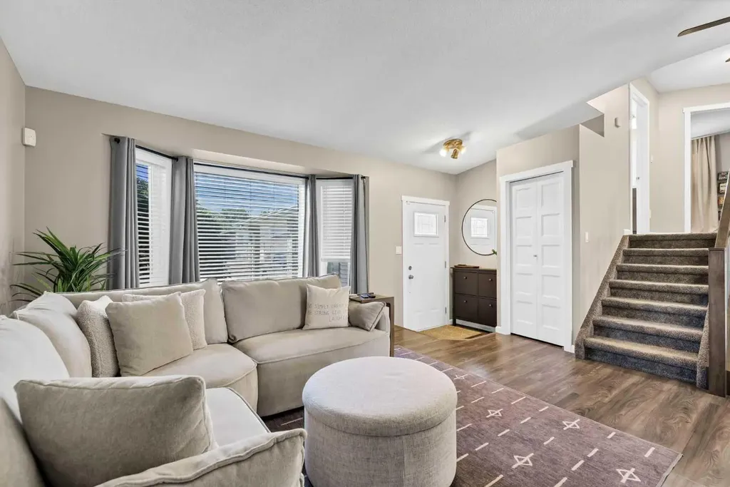 884 Ross Glen Drive SE Medicine Hat AB T1B 3W7