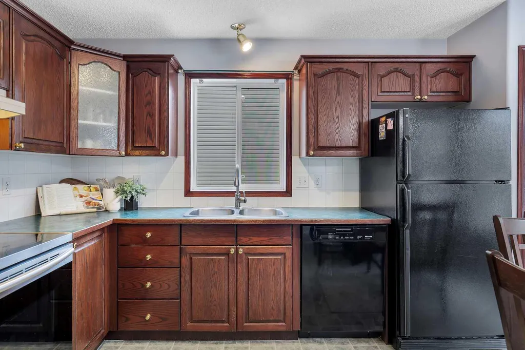 47 Carmel Close NE Calgary AB T1Y 6Z3