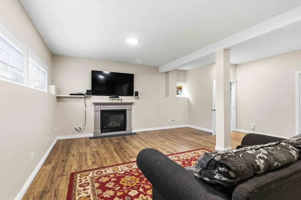 213 Bacon Place Fort Mcmurray AB T9K 1Z8
