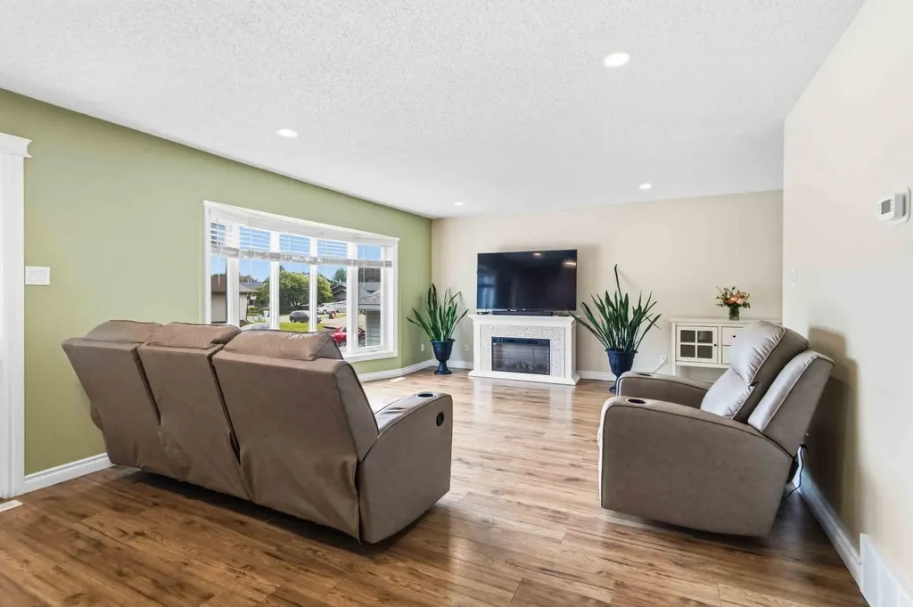 213 Bacon Place Fort Mcmurray AB T9K 1Z8