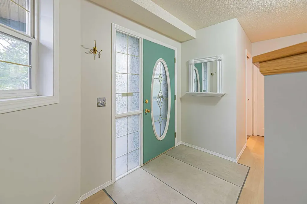 655 Erin Woods Drive SE Calgary AB T2B 3L1