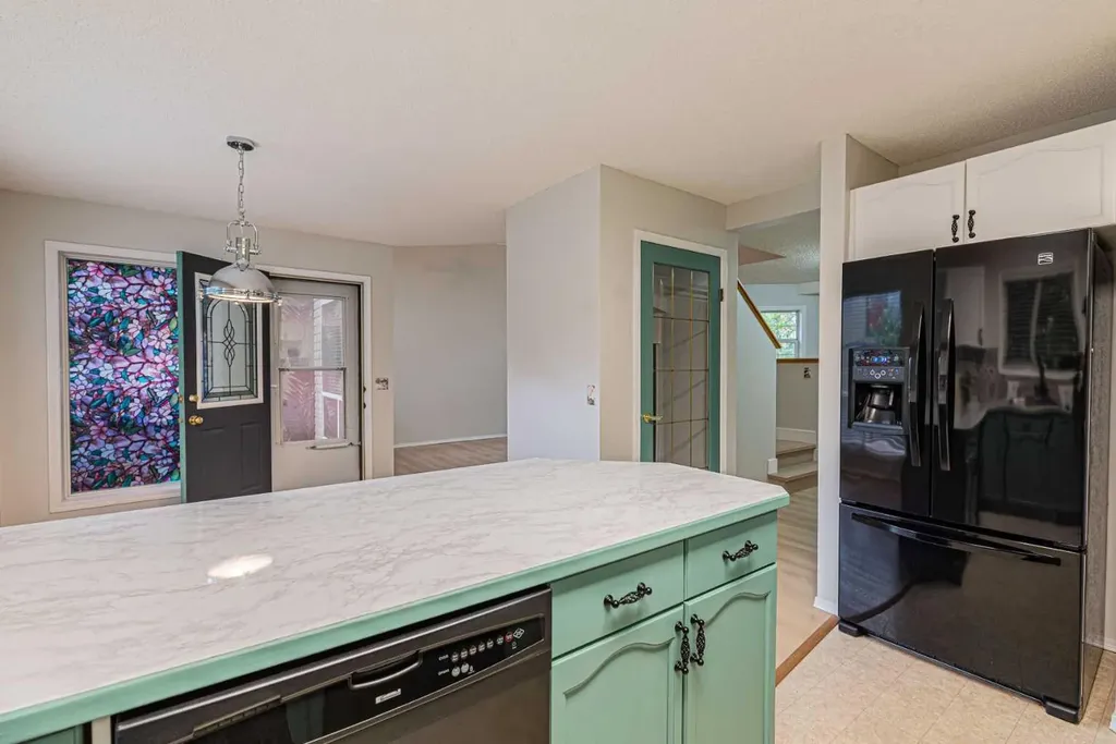 655 Erin Woods Drive SE Calgary AB T2B 3L1