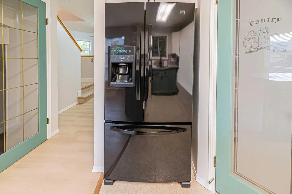 655 Erin Woods Drive SE Calgary AB T2B 3L1