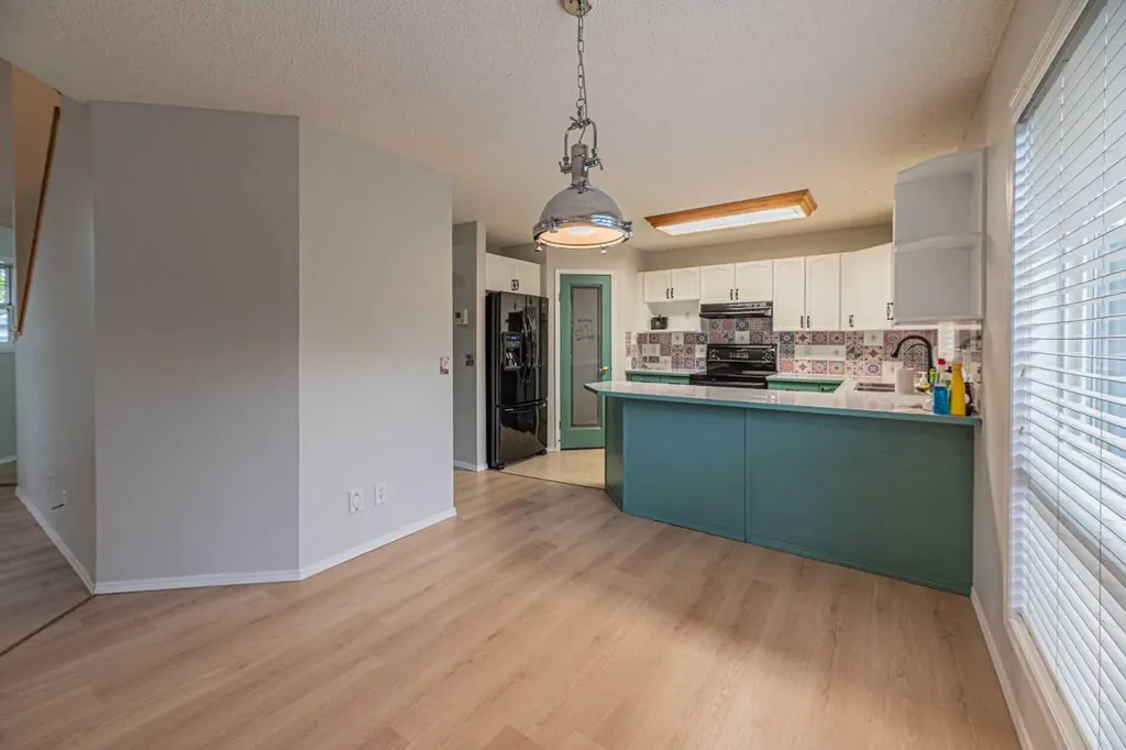655 Erin Woods Drive SE Calgary AB T2B 3L1