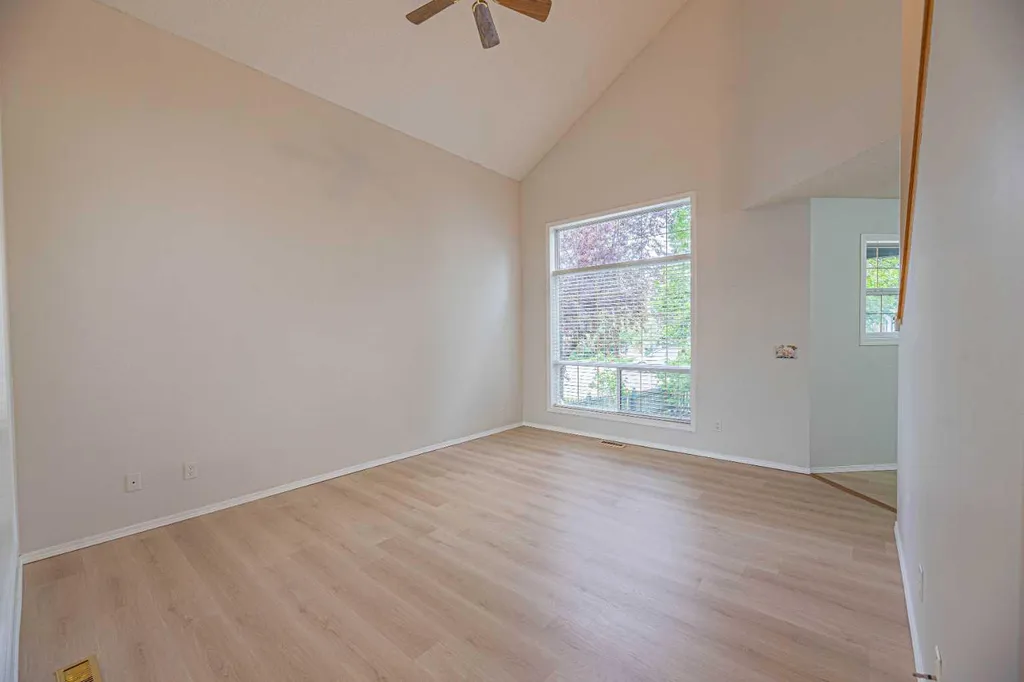 655 Erin Woods Drive SE Calgary AB T2B 3L1