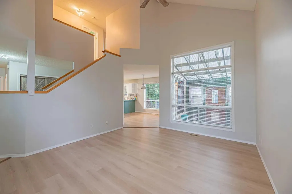 655 Erin Woods Drive SE Calgary AB T2B 3L1