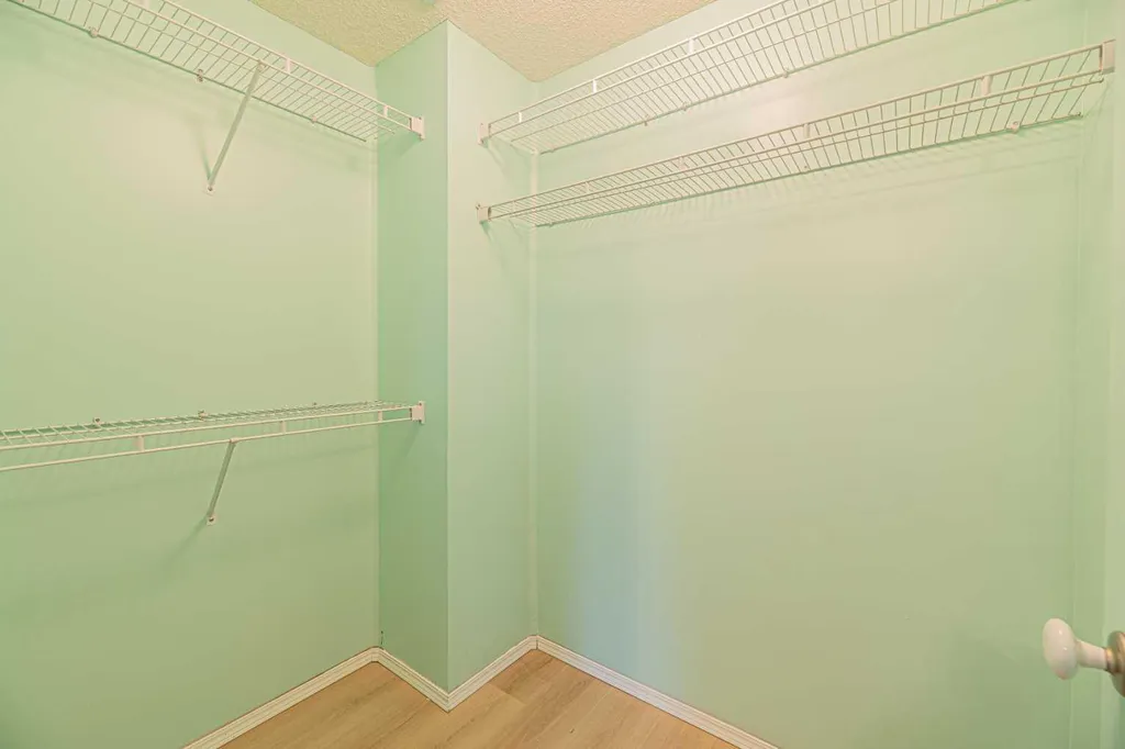 655 Erin Woods Drive SE Calgary AB T2B 3L1