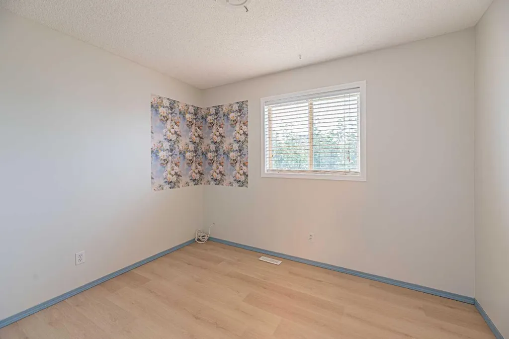 655 Erin Woods Drive SE Calgary AB T2B 3L1