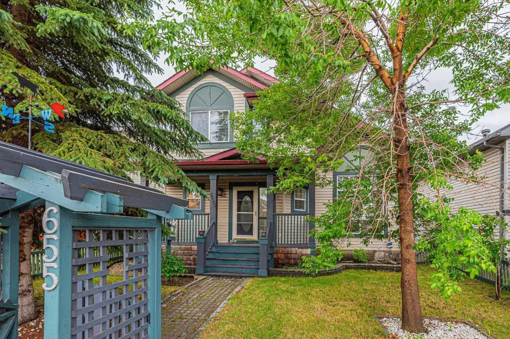 655 Erin Woods Drive SE Calgary AB T2B 3L1