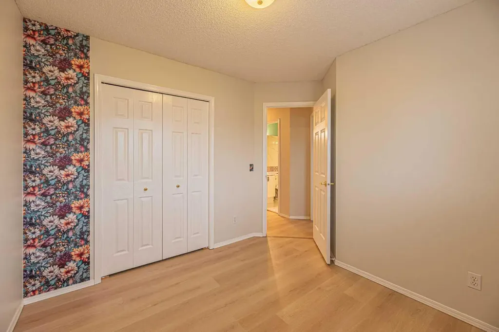 655 Erin Woods Drive SE Calgary AB T2B 3L1