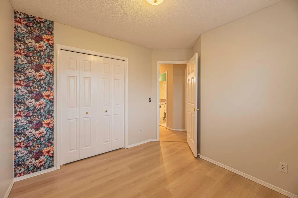 655 Erin Woods Drive SE Calgary AB T2B 3L1