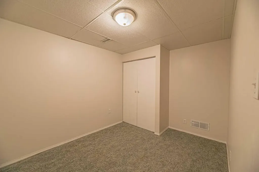655 Erin Woods Drive SE Calgary AB T2B 3L1