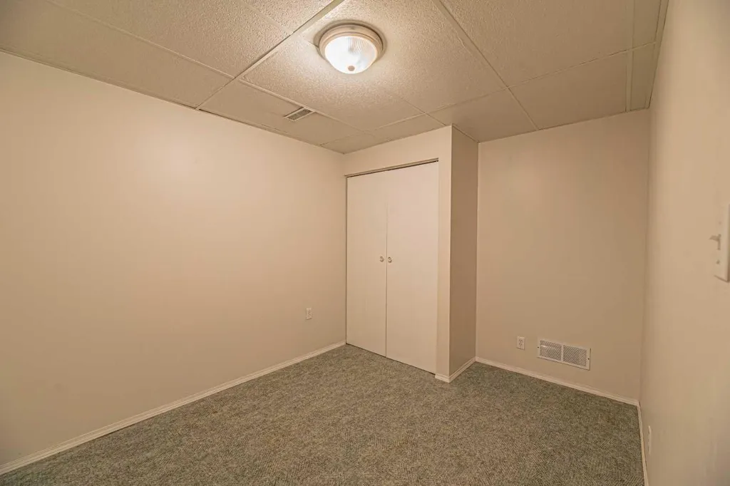 655 Erin Woods Drive SE Calgary AB T2B 3L1