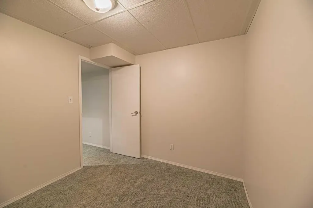 655 Erin Woods Drive SE Calgary AB T2B 3L1