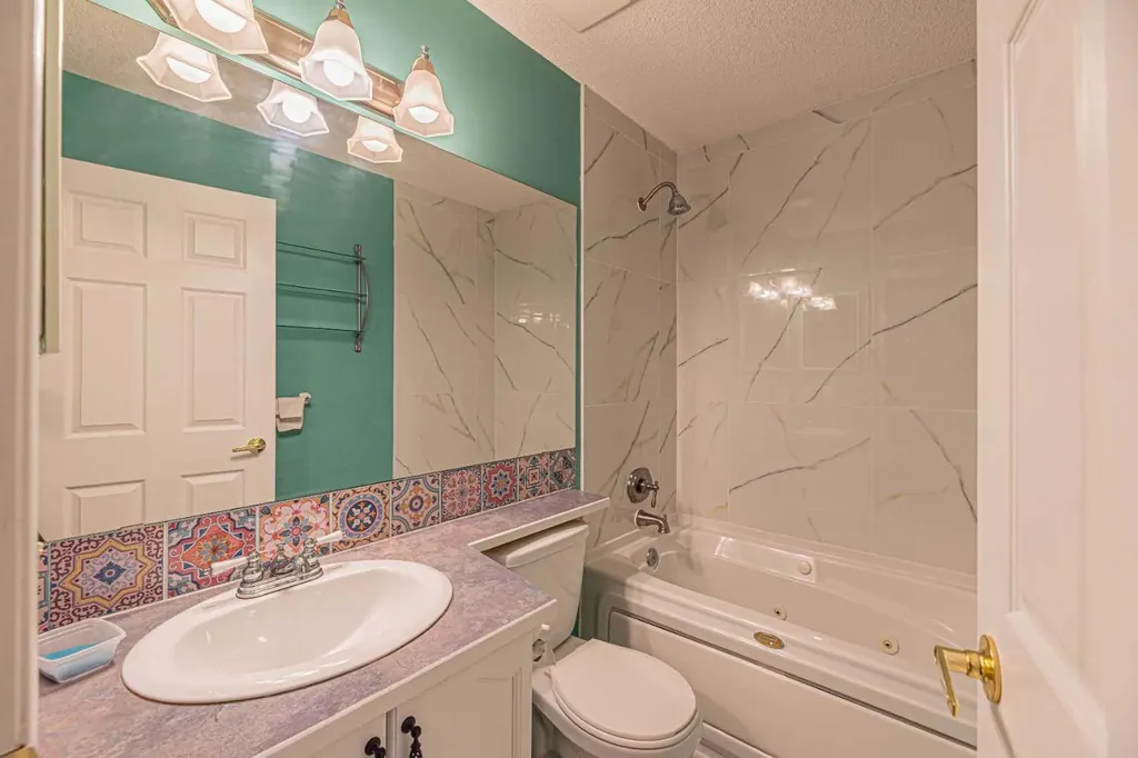 655 Erin Woods Drive SE Calgary AB T2B 3L1