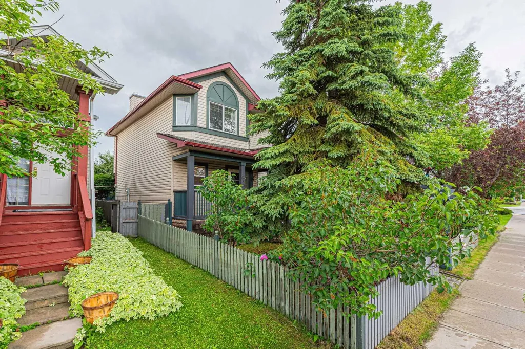 655 Erin Woods Drive SE Calgary AB T2B 3L1