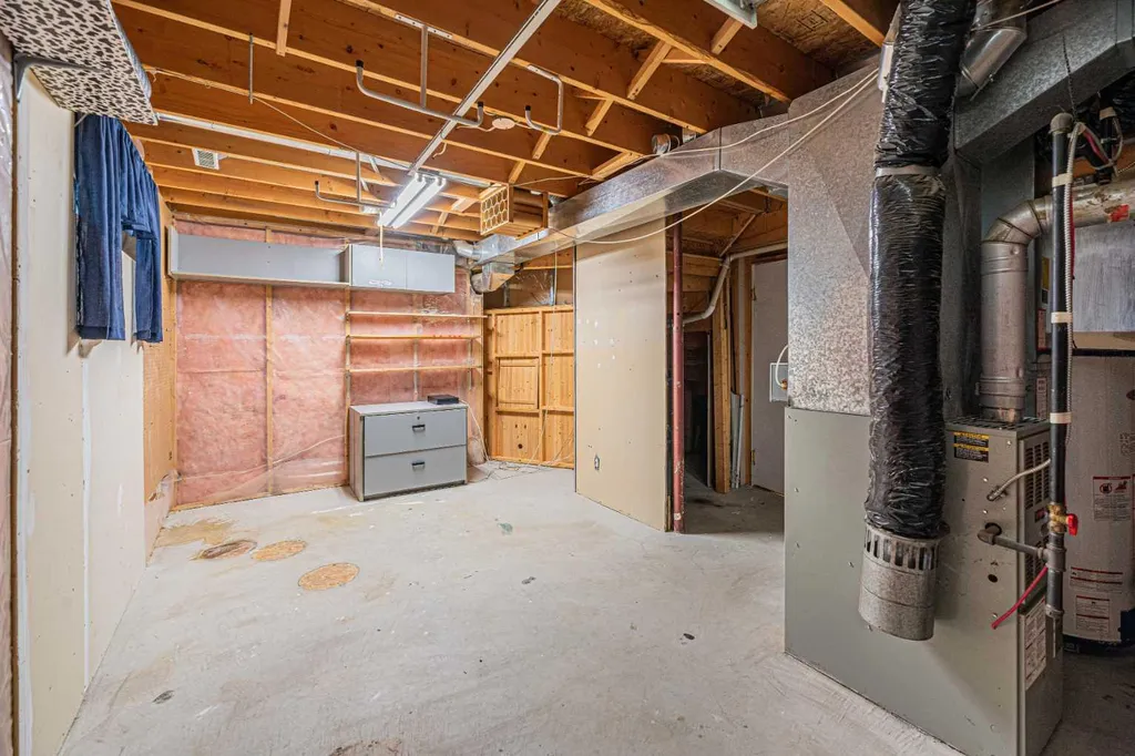 655 Erin Woods Drive SE Calgary AB T2B 3L1