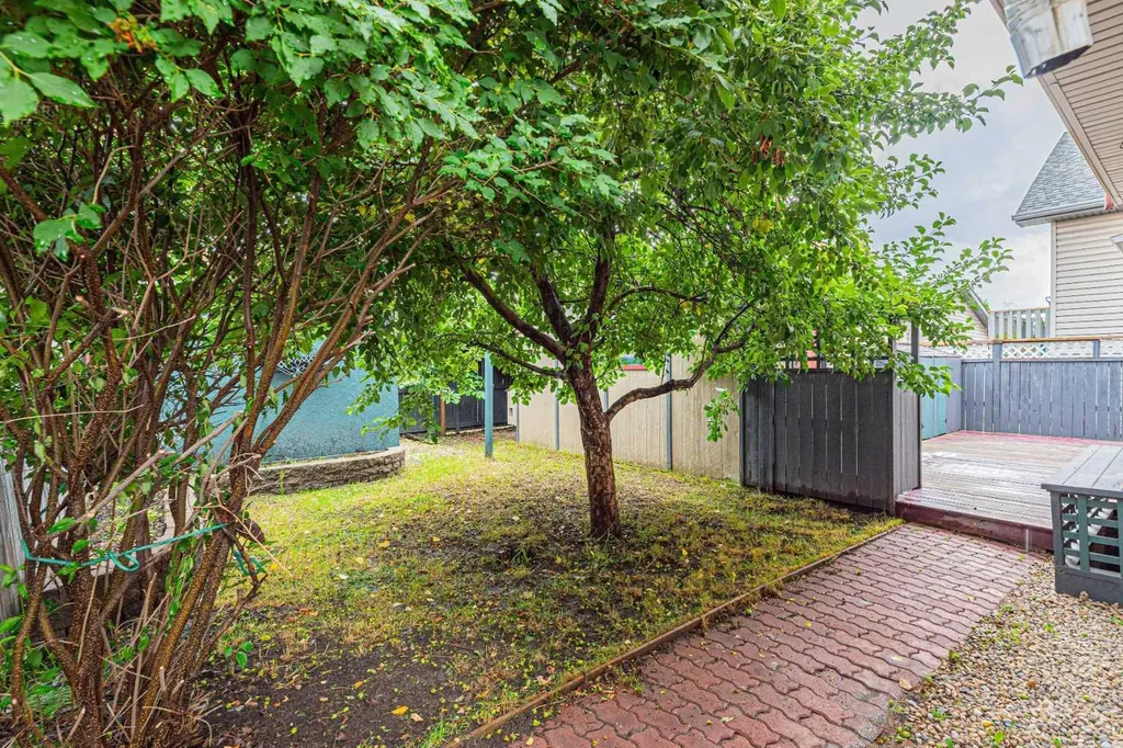 655 Erin Woods Drive SE Calgary AB T2B 3L1