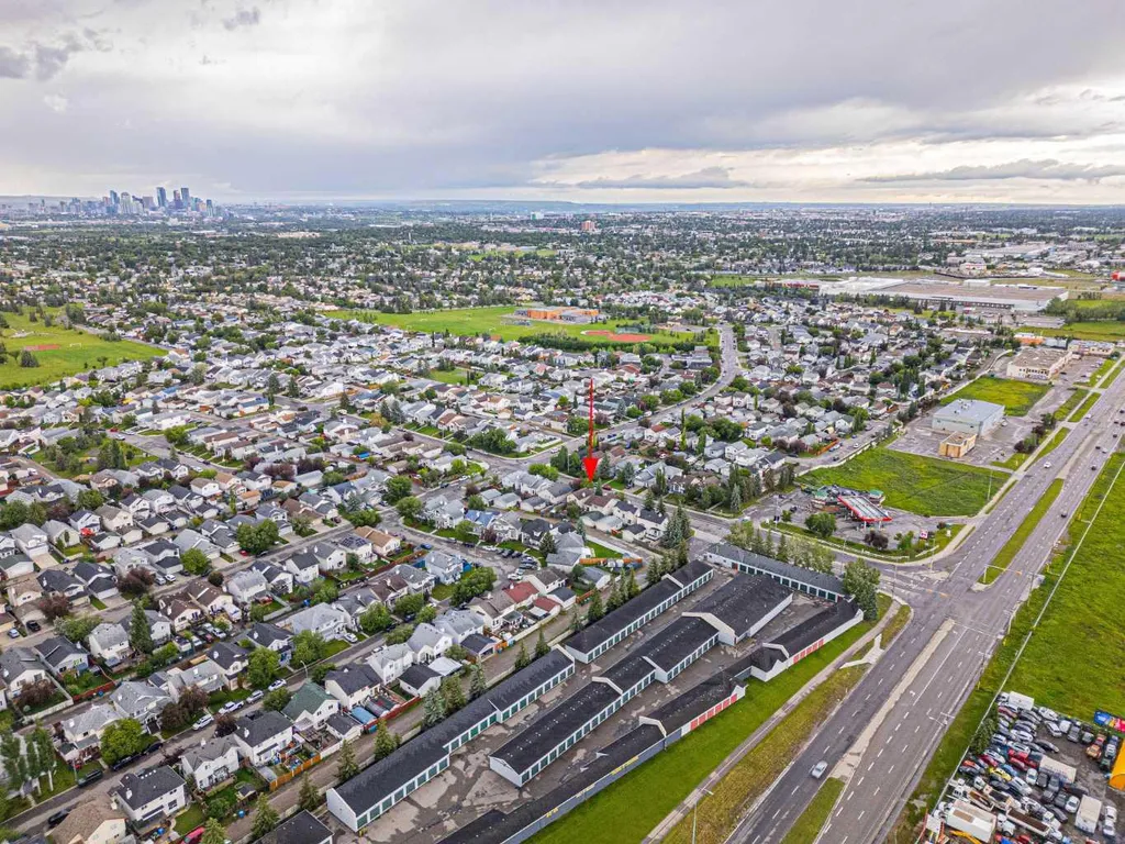 655 Erin Woods Drive SE Calgary AB T2B 3L1
