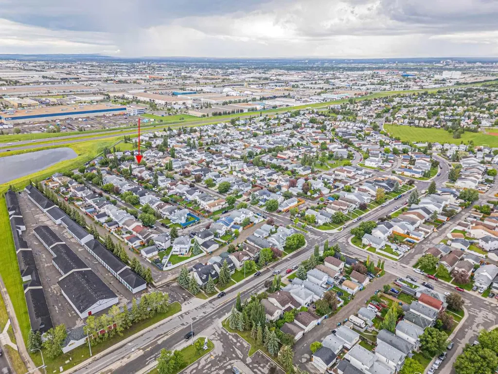 655 Erin Woods Drive SE Calgary AB T2B 3L1