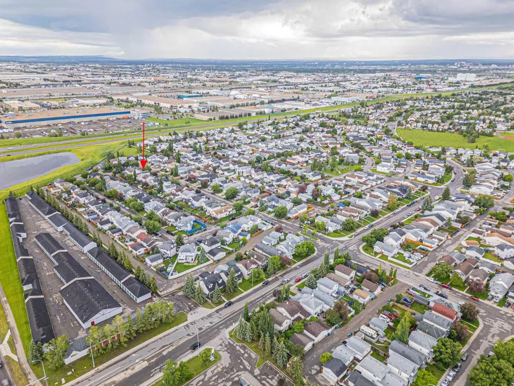 655 Erin Woods Drive SE Calgary AB T2B 3L1