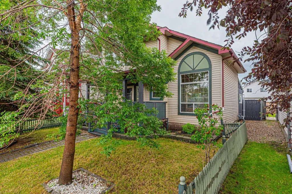 655 Erin Woods Drive SE Calgary AB T2B 3L1