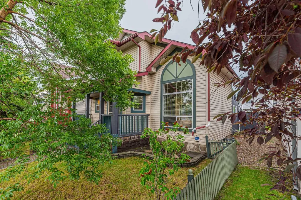 655 Erin Woods Drive SE Calgary AB T2B 3L1