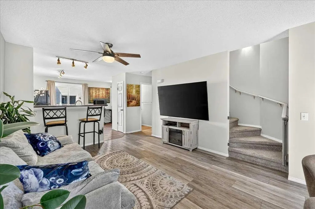 68 Tuscany Court NW Calgary AB T3L 2Z1