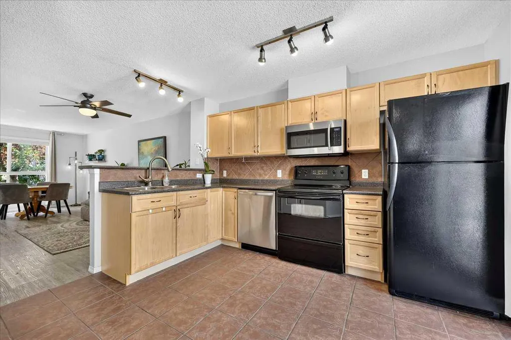 68 Tuscany Court NW Calgary AB T3L 2Z1