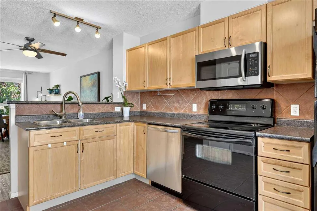 68 Tuscany Court NW Calgary AB T3L 2Z1