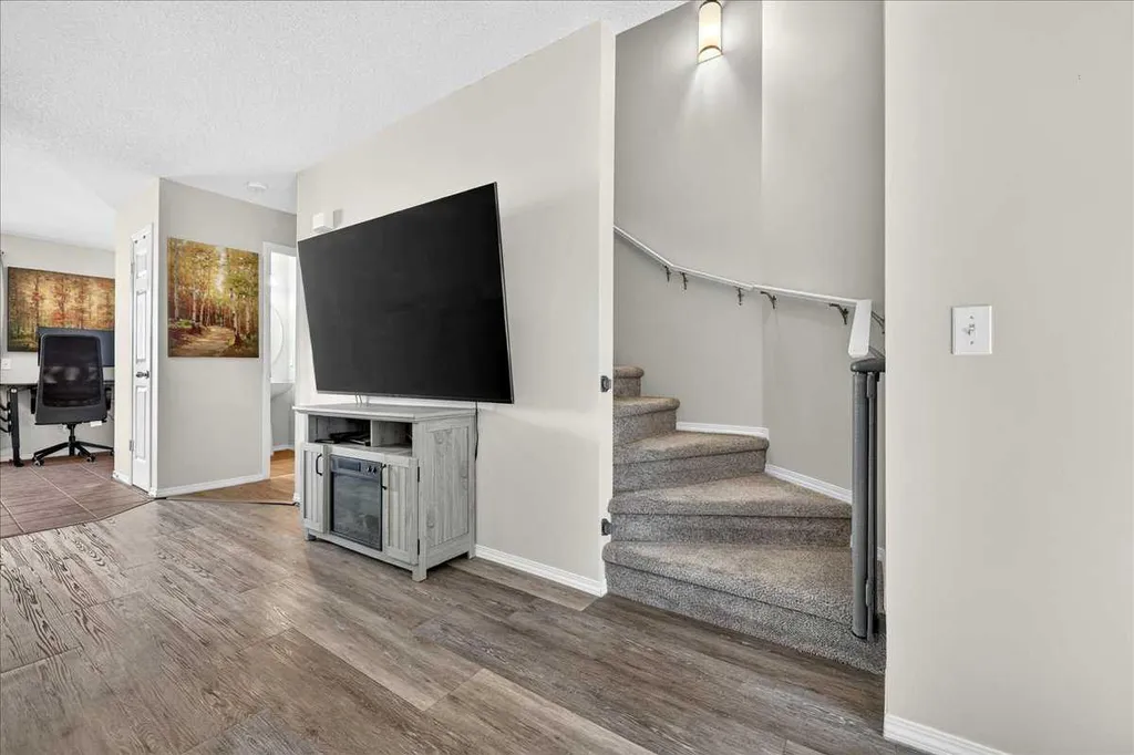 68 Tuscany Court NW Calgary AB T3L 2Z1