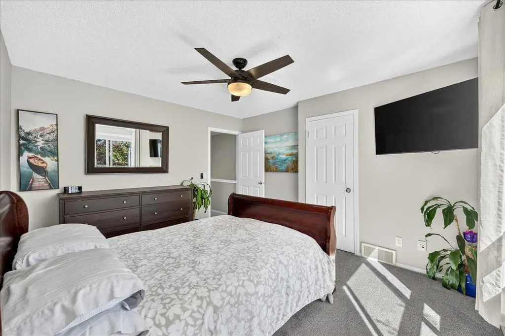 68 Tuscany Court NW Calgary AB T3L 2Z1