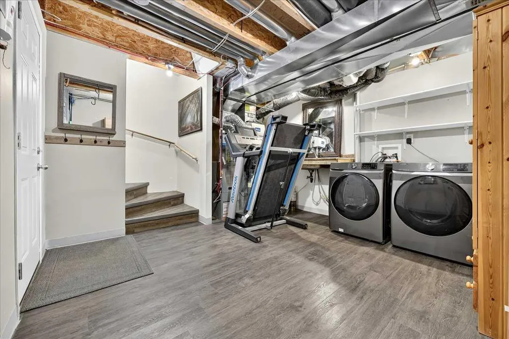 68 Tuscany Court NW Calgary AB T3L 2Z1