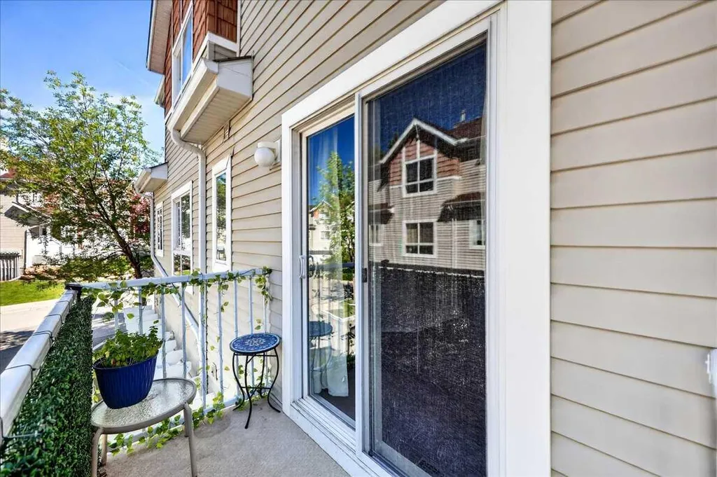 68 Tuscany Court NW Calgary AB T3L 2Z1