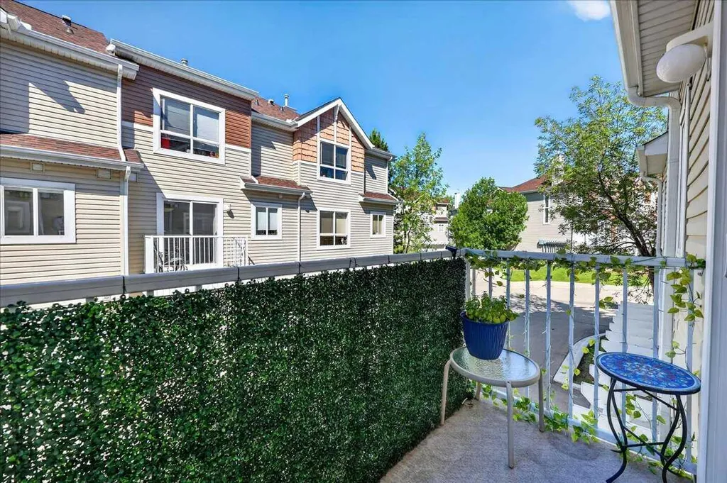 68 Tuscany Court NW Calgary AB T3L 2Z1