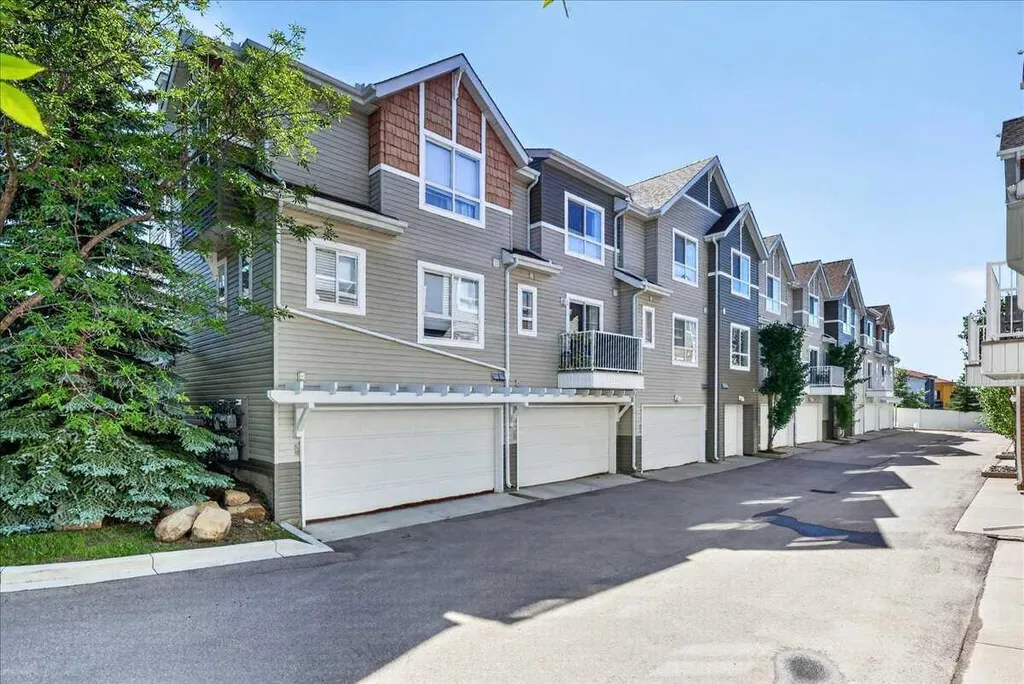 68 Tuscany Court NW Calgary AB T3L 2Z1