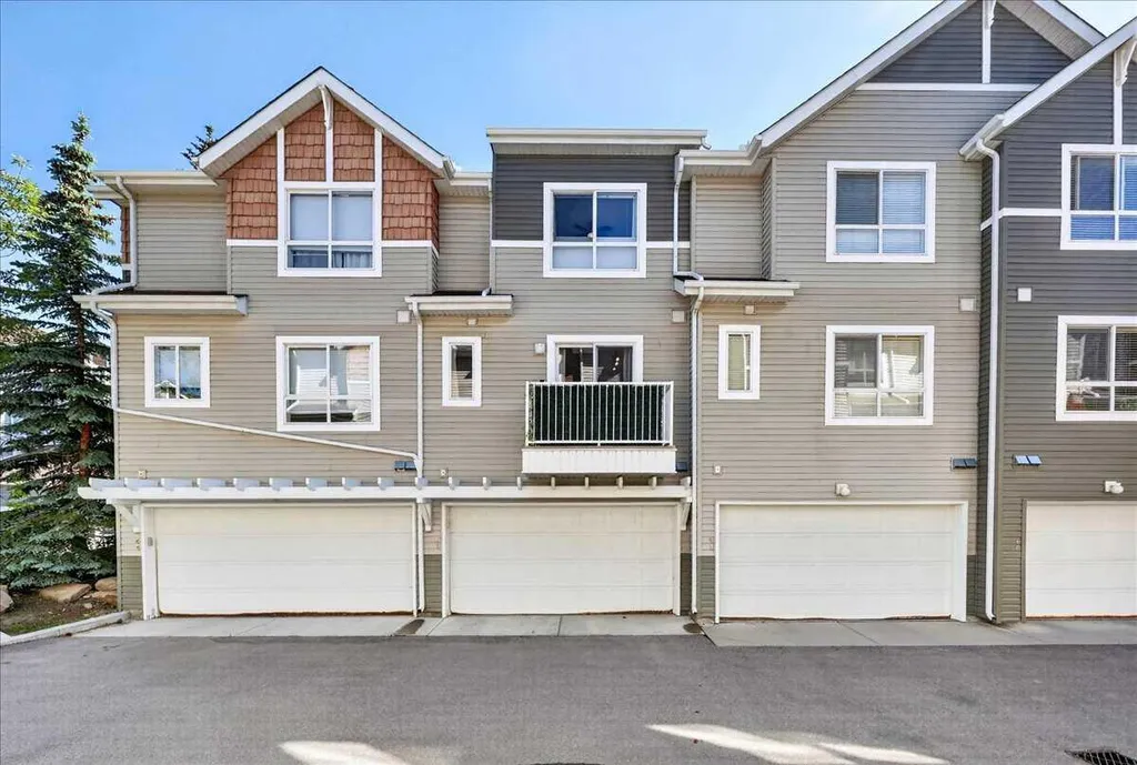 68 Tuscany Court NW Calgary AB T3L 2Z1