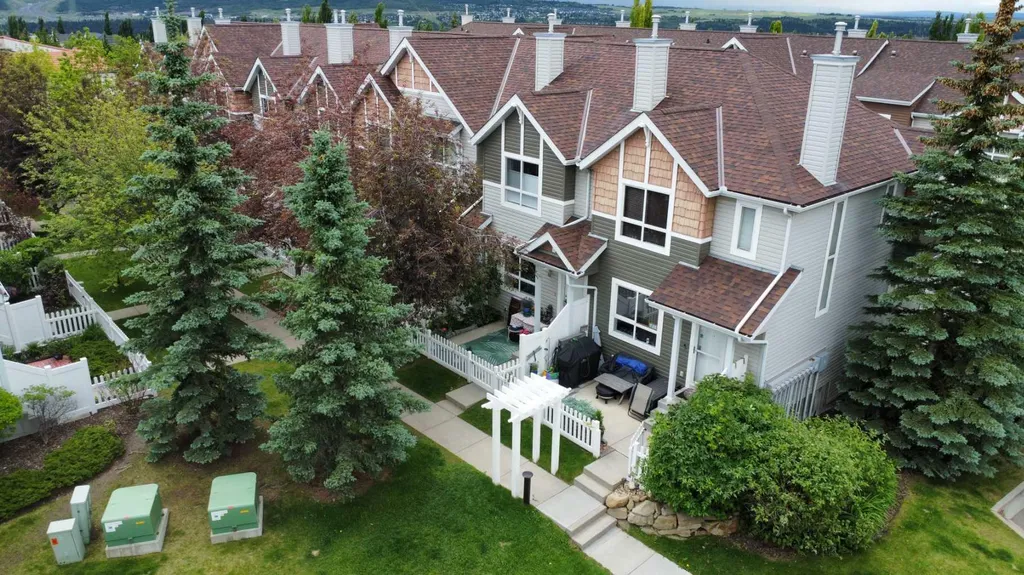 68 Tuscany Court NW Calgary AB T3L 2Z1