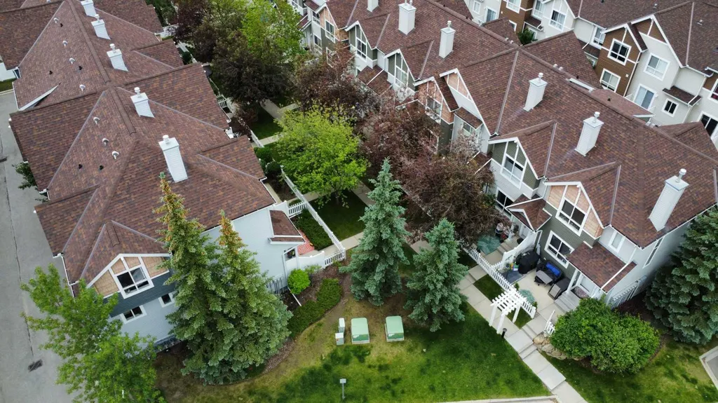 68 Tuscany Court NW Calgary AB T3L 2Z1