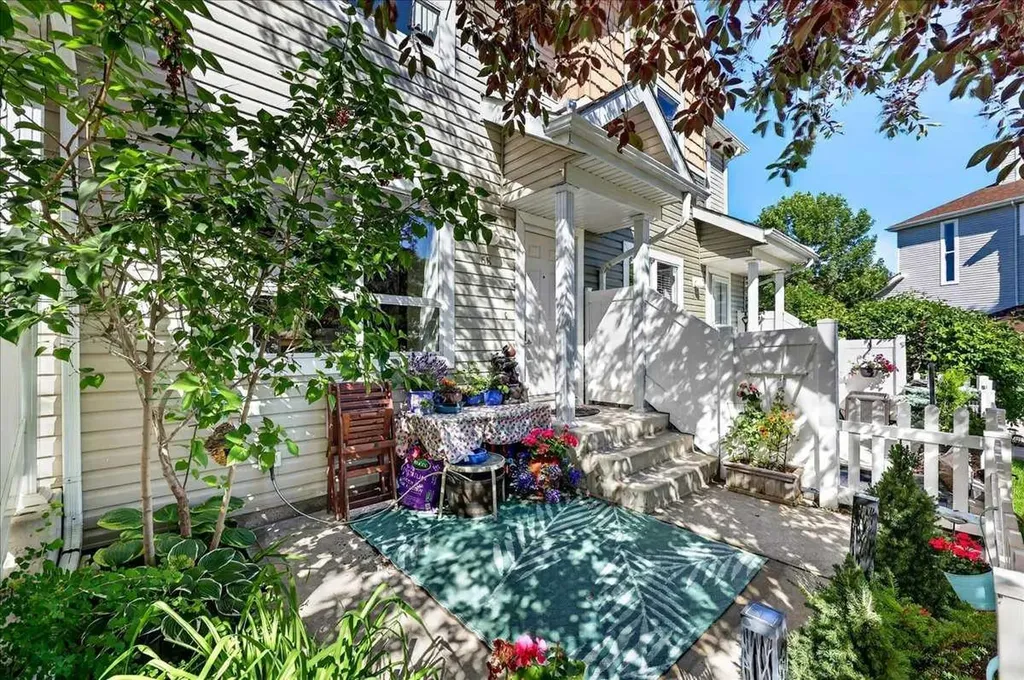 68 Tuscany Court NW Calgary AB T3L 2Z1