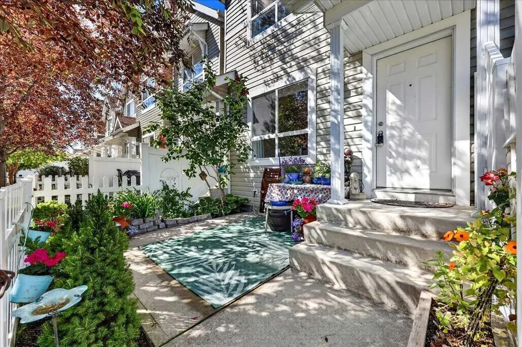 68 Tuscany Court NW Calgary AB T3L 2Z1