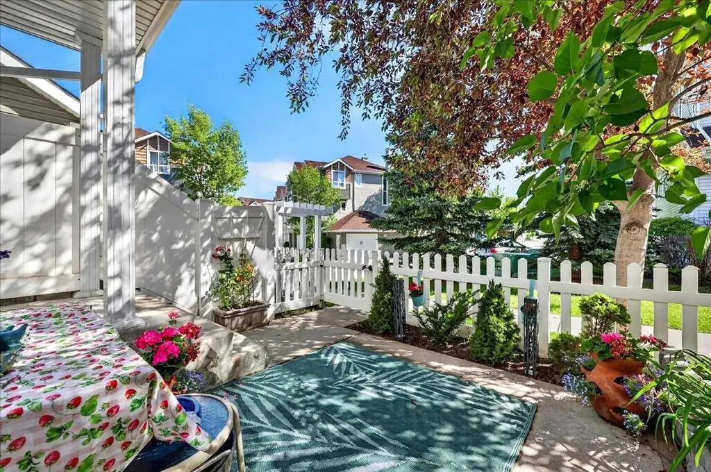 68 Tuscany Court NW Calgary AB T3L 2Z1