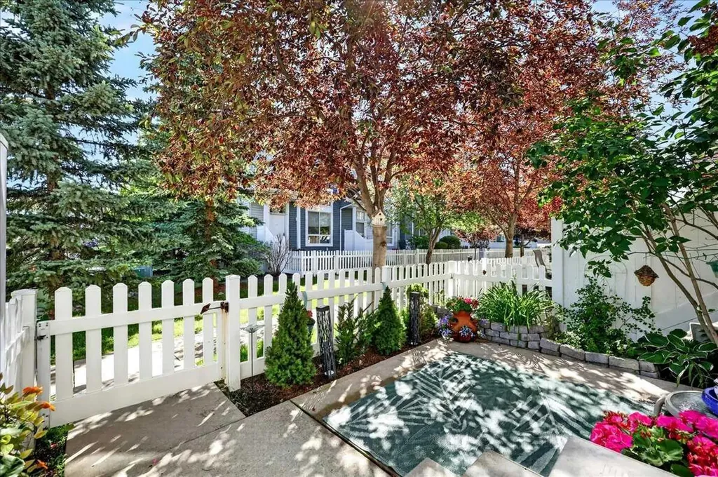 68 Tuscany Court NW Calgary AB T3L 2Z1